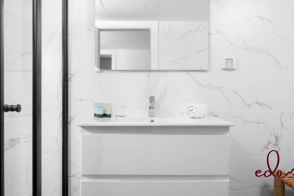 Apartment דירה משפחתית בקומפלקס יוקרתי על הים - By Edom Eilat